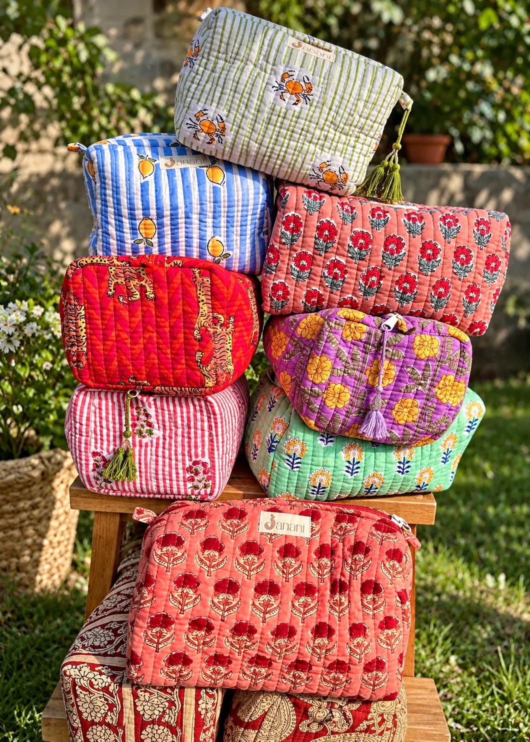 Coral Poppy wash bags - Image 2